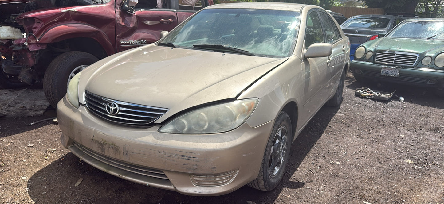 2005 Toyota Camry / SE Yard