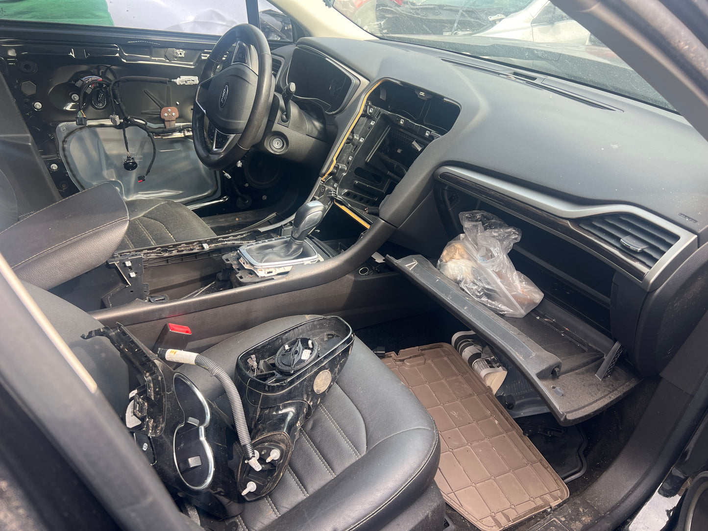 2014 Ford Fusión / N Yard
