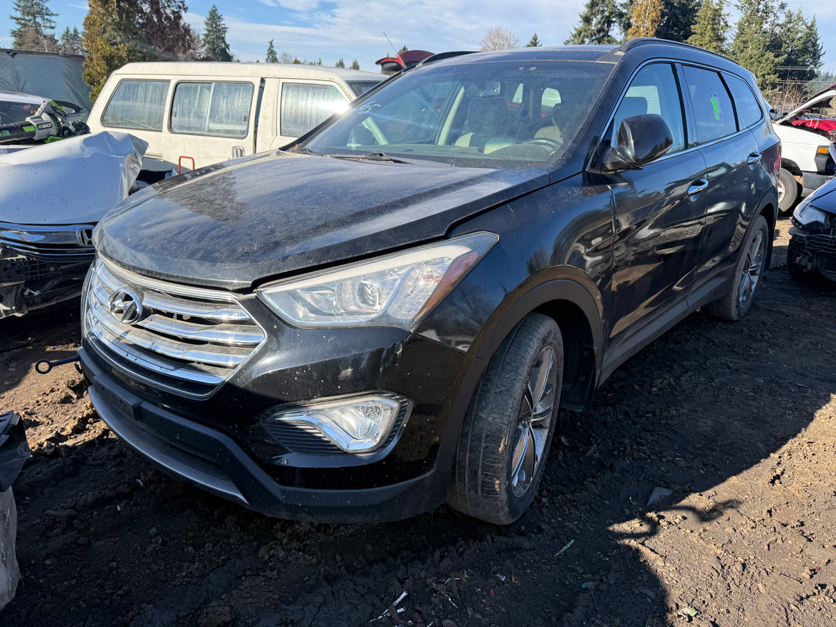 2014 Hyundai Santa Fe / N yard