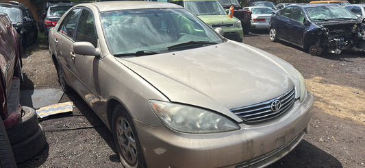 2005 Toyota Camry / SE Yard