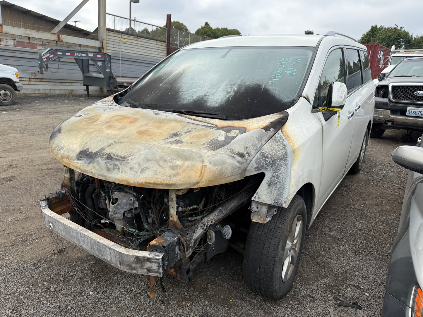 2015 Nissan Quest / N Yard