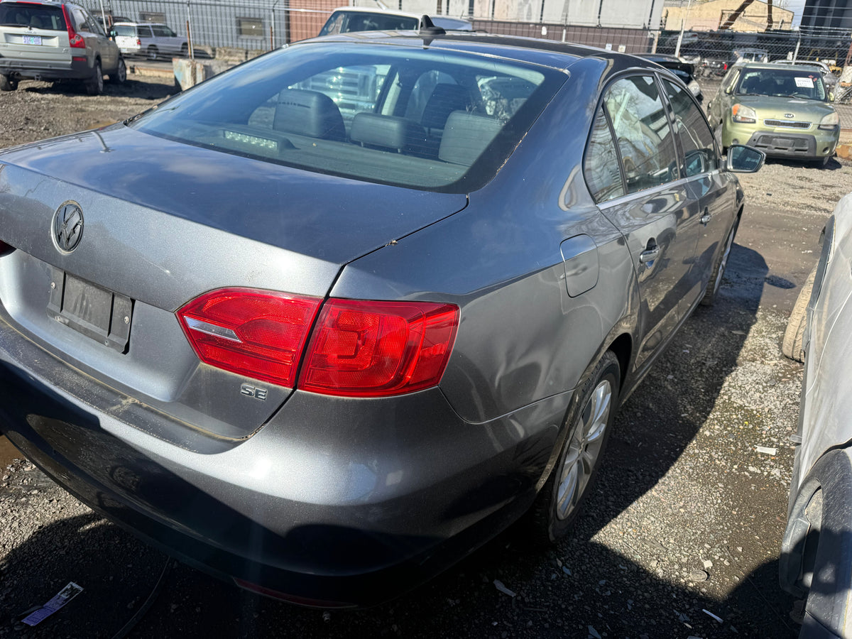 2014 VW Jetta 1.8 / N Yard