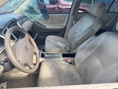 2005 Toyota Highlander / N Yard