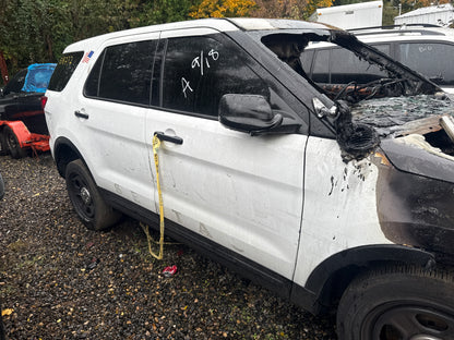 2018 Ford Explorer / SE Yard