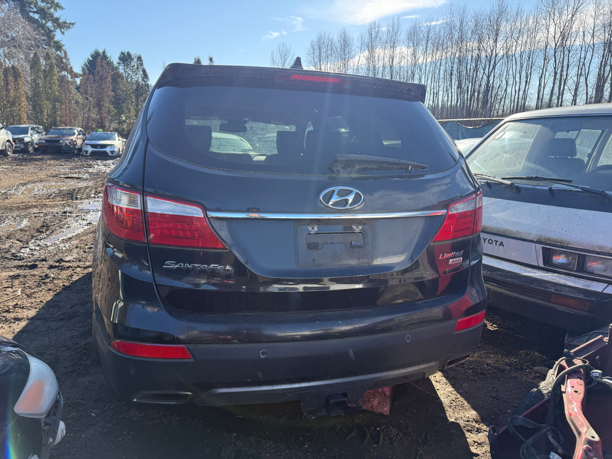 2014 Hyundai Santa Fe / N yard