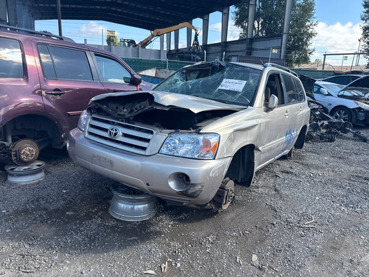 2005 Toyota Highlander / N Yard