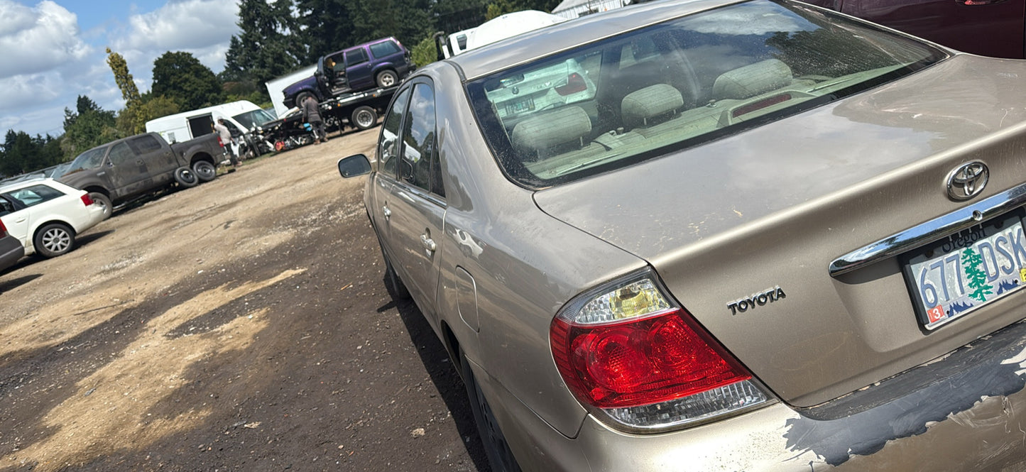 2005 Toyota Camry / SE Yard