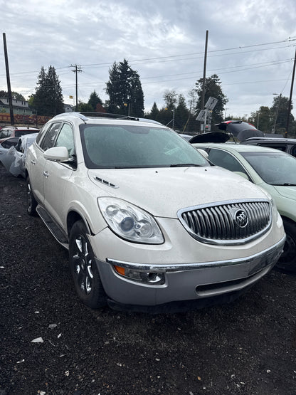 2010 Buick Enclave / N yard