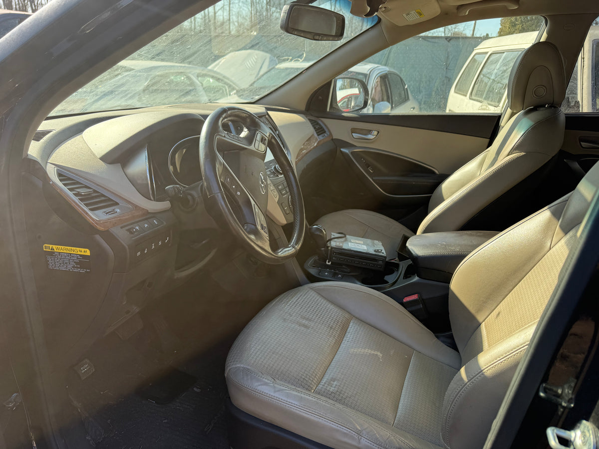 2014 Hyundai Santa Fe / N yard