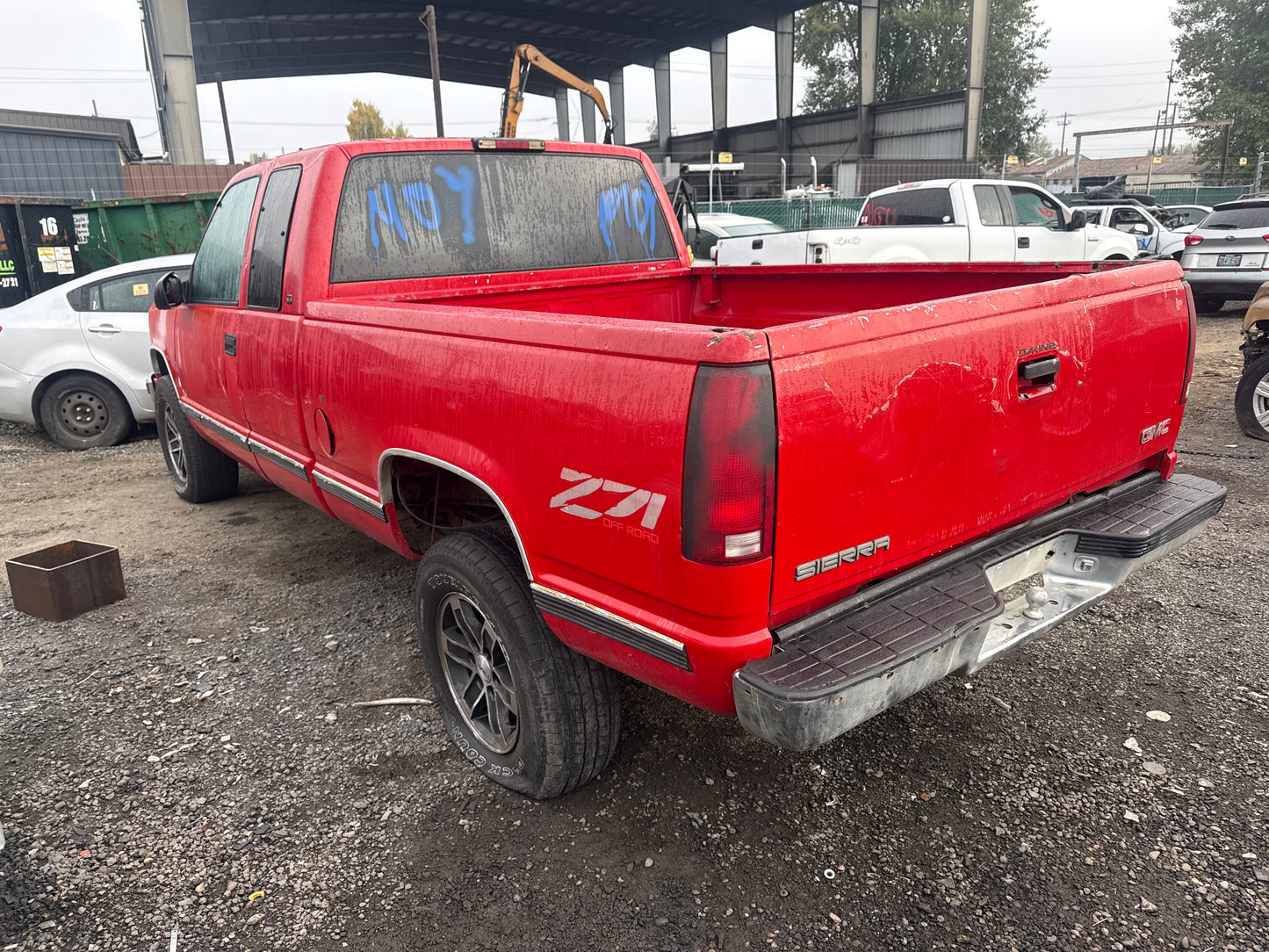 1998 GMC Sierra / N Yard