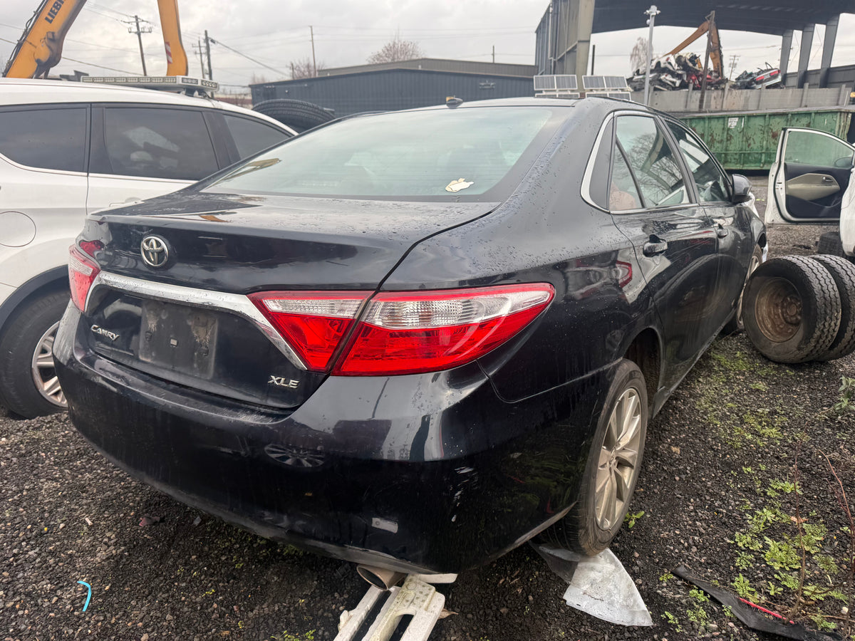 2015 Toyota Camry / N Yard