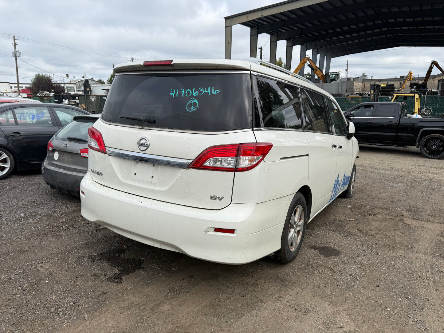 2015 Nissan Quest / N Yard