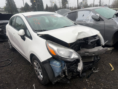 2014 Kia Rio / N yard