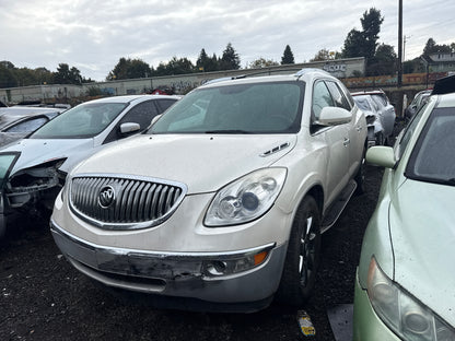2010 Buick Enclave / N yard