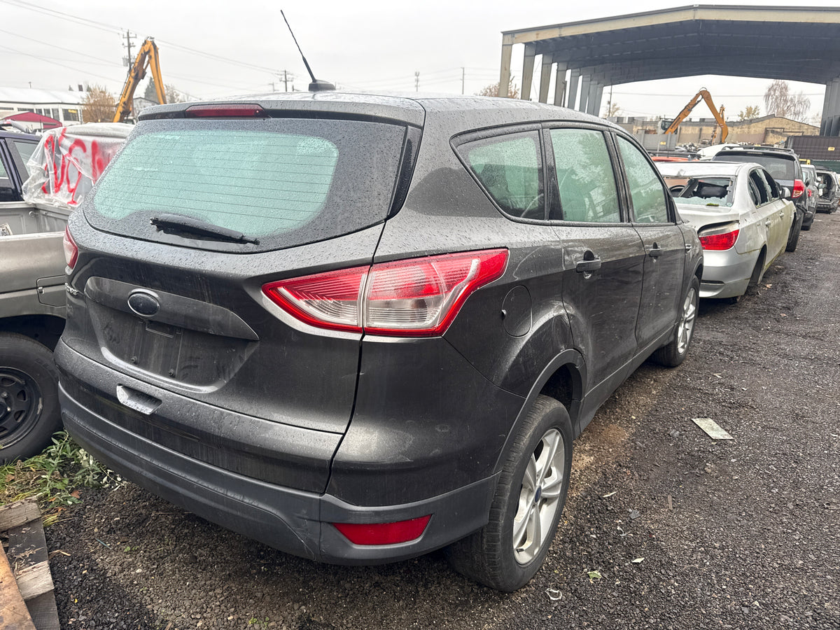 2015 Ford Escape / N yard