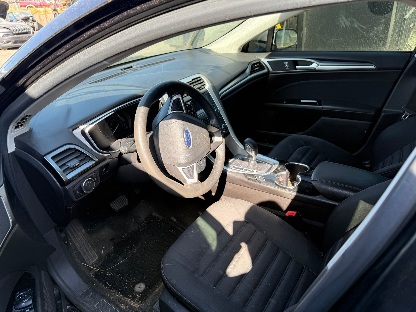 2015 Ford Fusión / N Yard