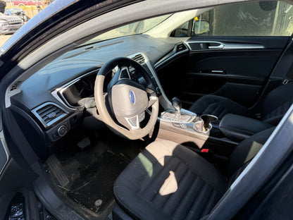 2015 Ford Fusión / N Yard