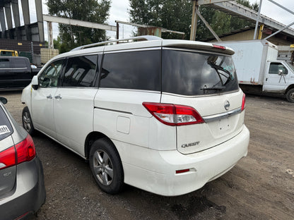 2015 Nissan Quest / N Yard