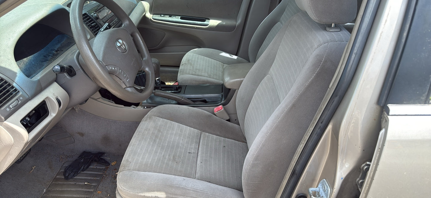 2005 Toyota Camry / SE Yard