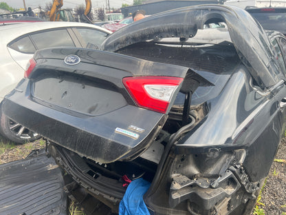 2014 Ford Fusión / N Yard