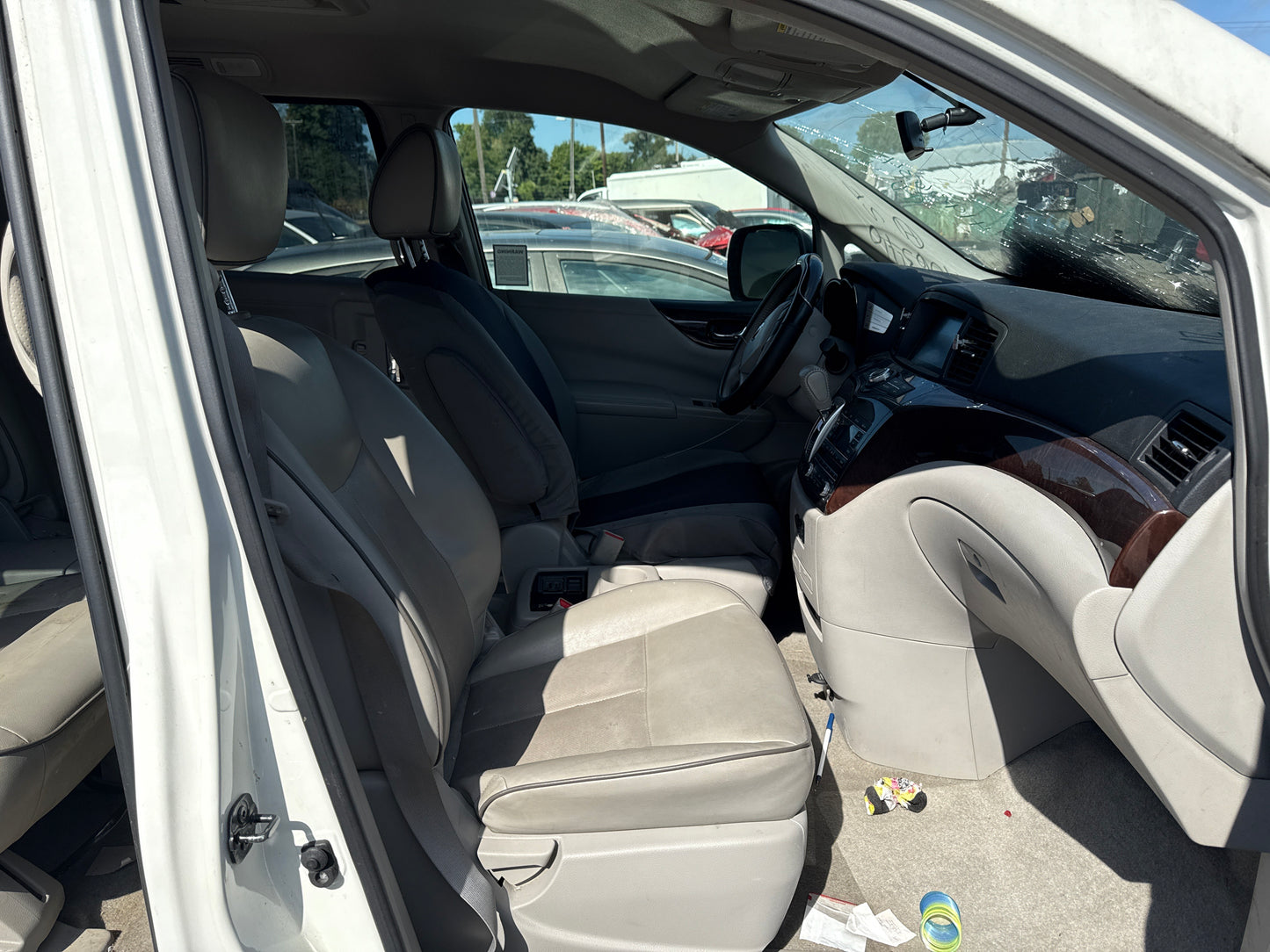 2015 Nissan Quest / N Yard