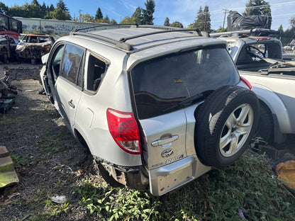 2008 Toyota RAV4 / N Yard