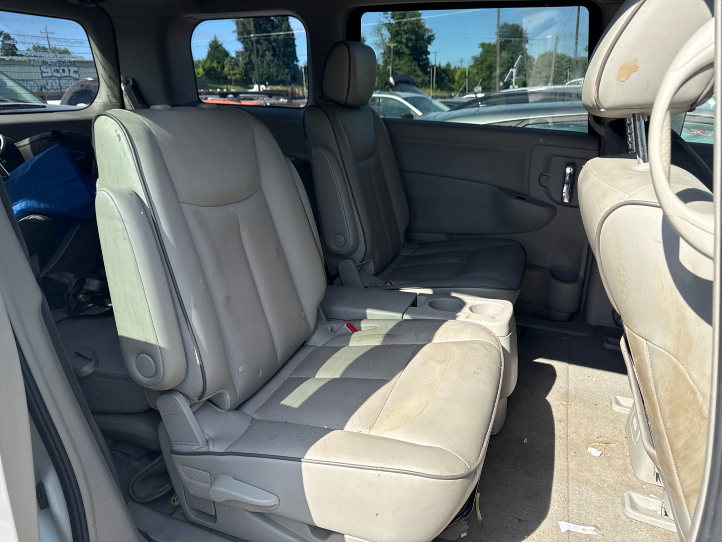2015 Nissan Quest / N Yard