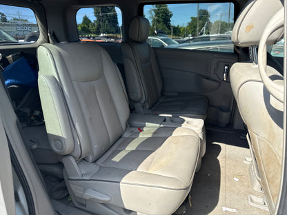2015 Nissan Quest / N Yard