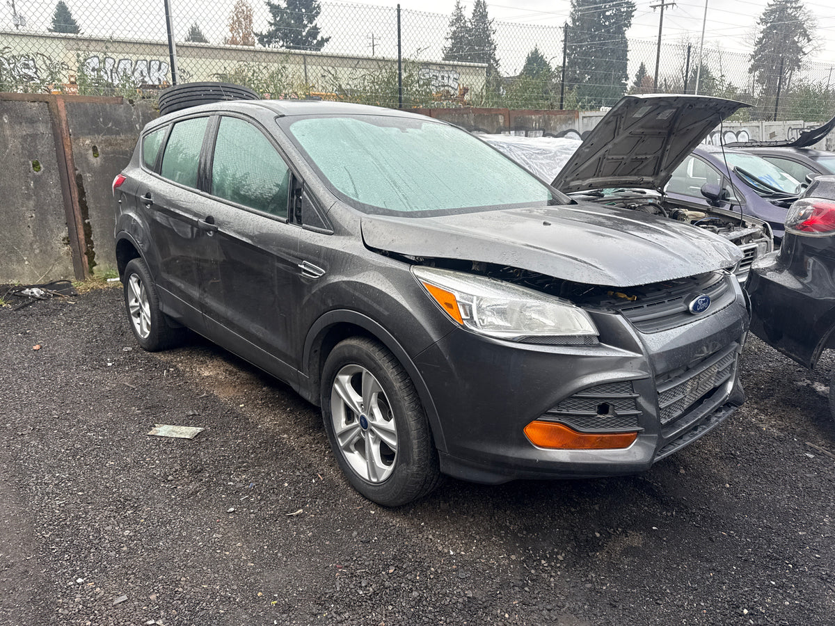 2015 Ford Escape / N yard