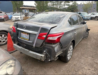 2017 Nissan Sentra / SE Yard