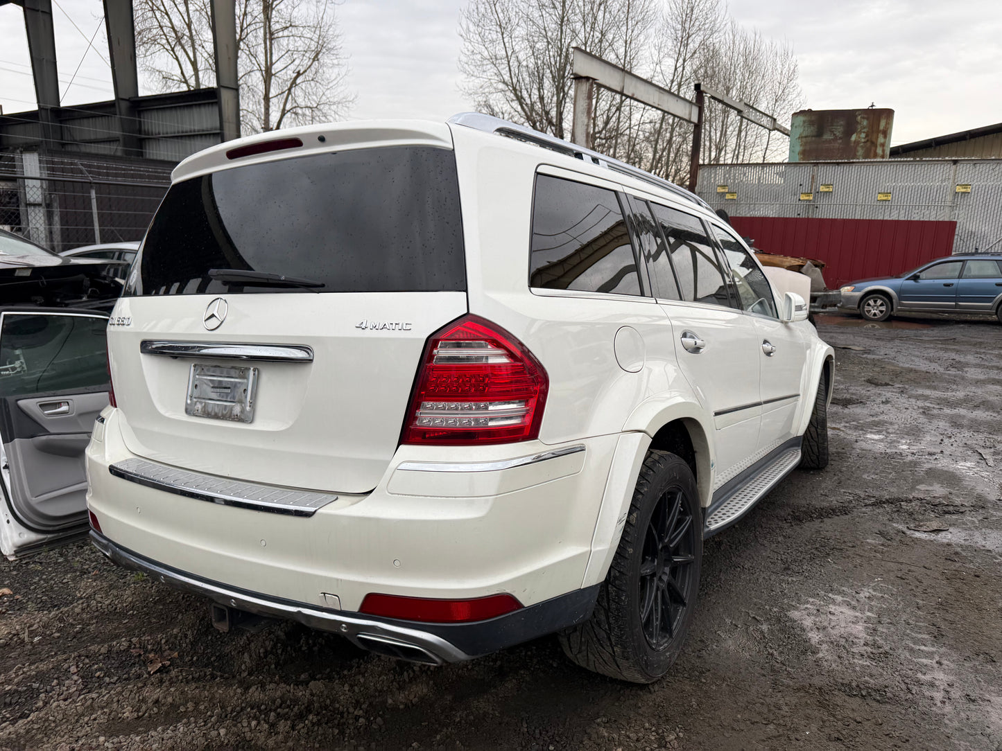 2011 Mercedes GL-550 / N Yard