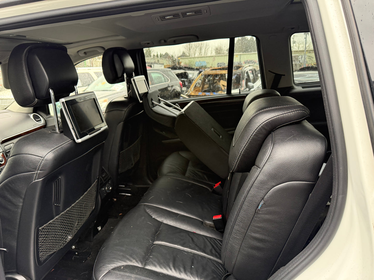 2011 Mercedes GL-550 / N Yard